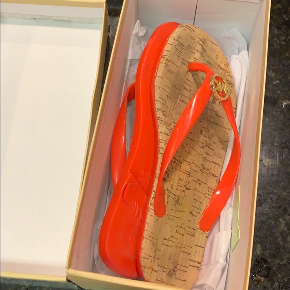 MICHAEL KORS FLIP FLOPS